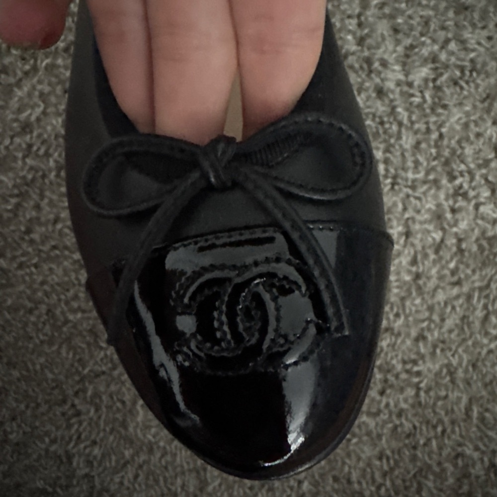 CHANEL Black Leather Loafers with Bow - Picture 3 of 5